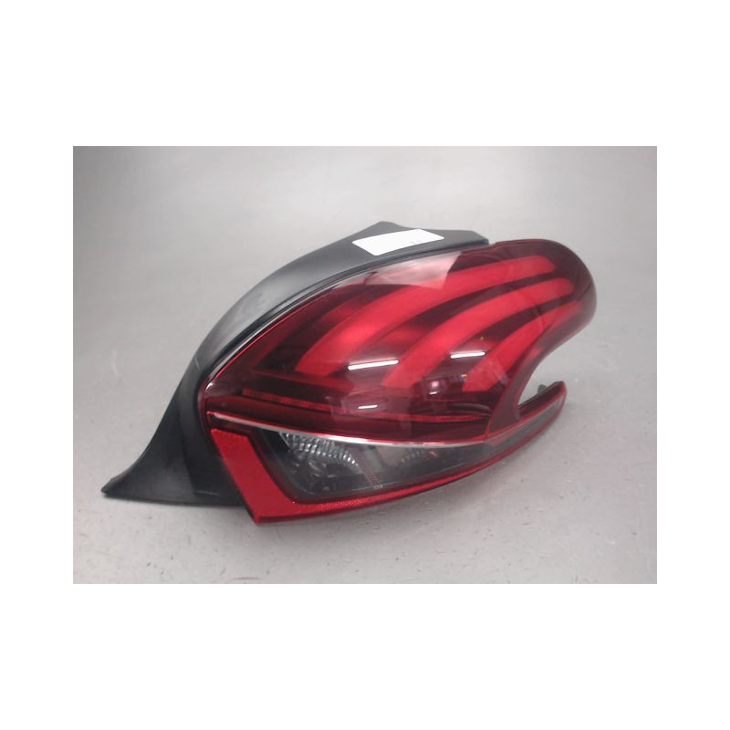 FEU ARRIERE DROIT PEUGEOT 208