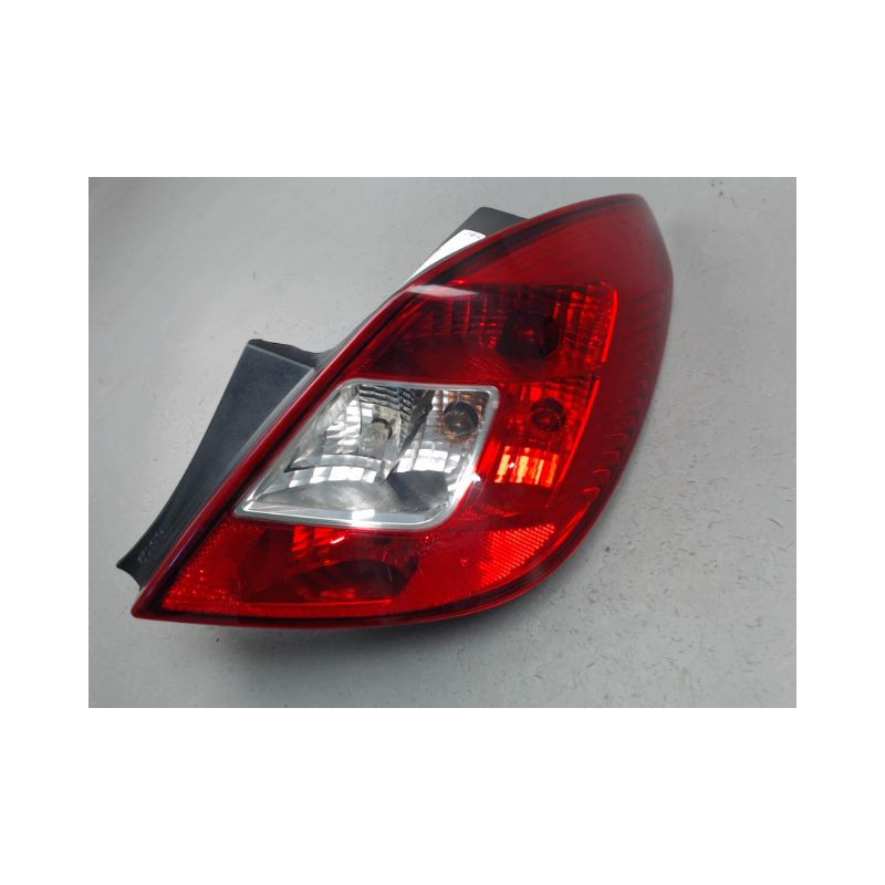 FEU ARRIERE DROIT OPEL CORSA