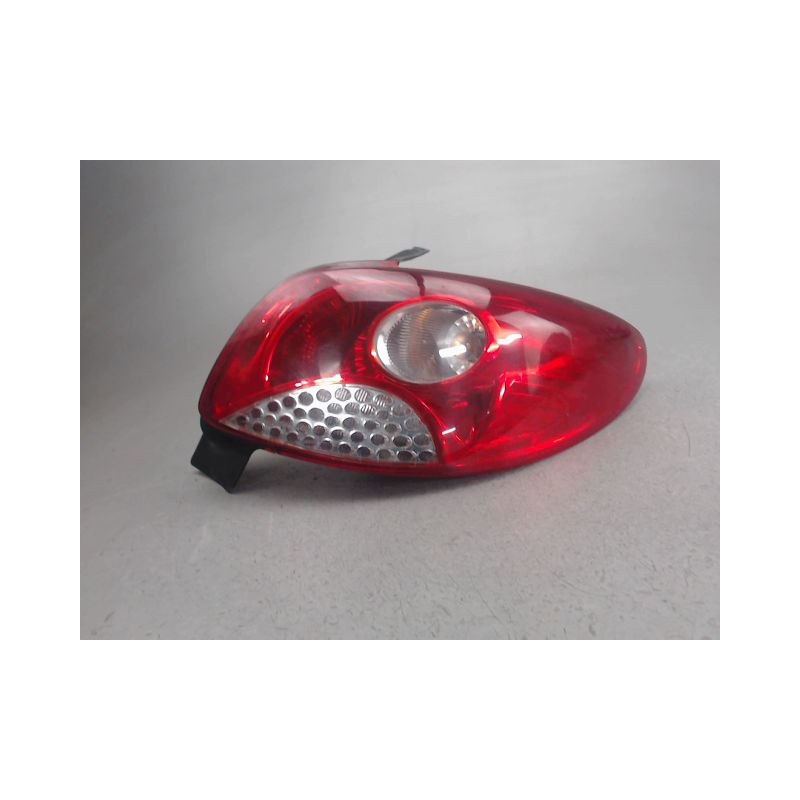 FEU ARRIERE DROIT PEUGEOT 206