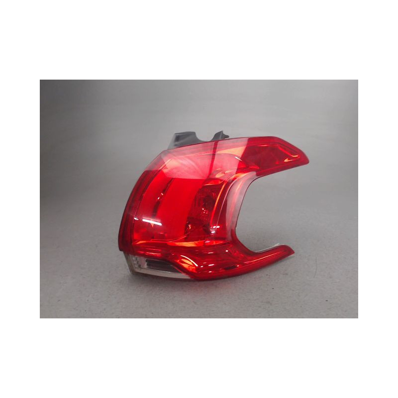 FEU ARRIERE DROIT PEUGEOT 2008