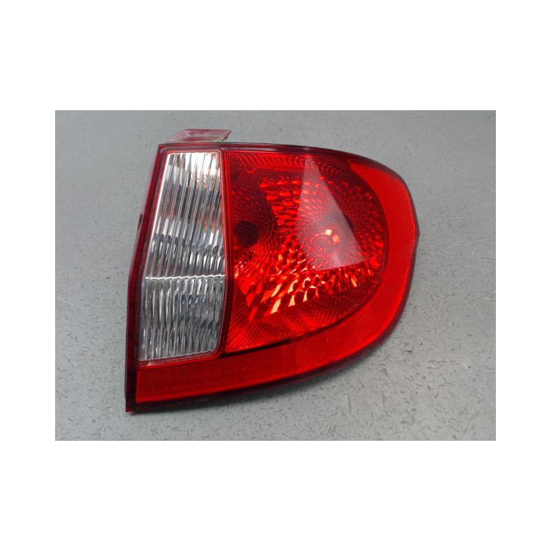 FEU ARRIERE DROIT HYUNDAI GETZ