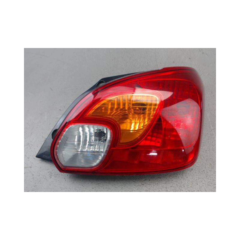 FEU ARRIERE DROIT MITSUBISHI SPACESTAR