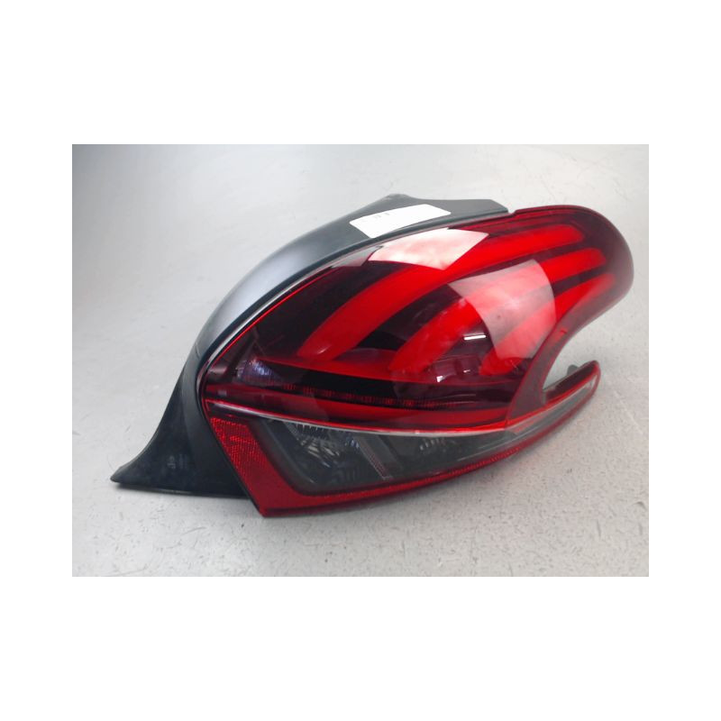 FEU ARRIERE DROIT PEUGEOT 208