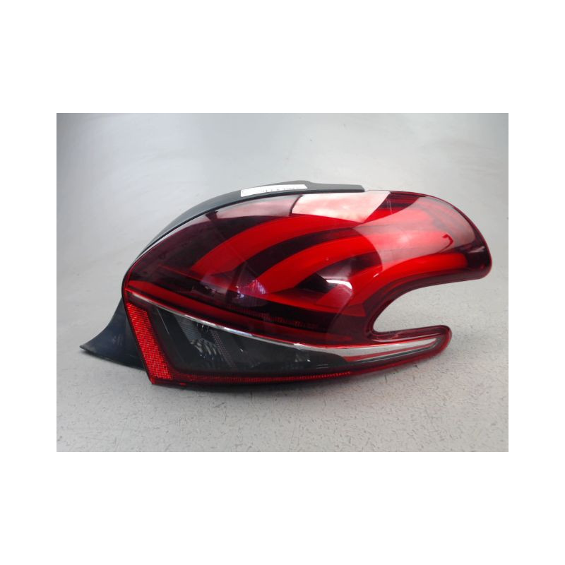 FEU ARRIERE DROIT PEUGEOT 208