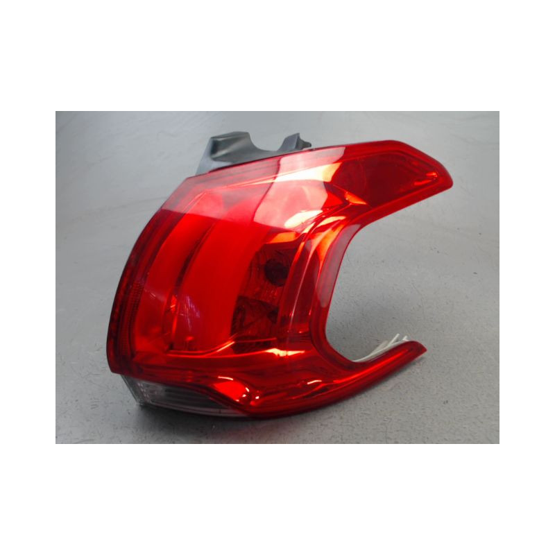 FEU ARRIERE DROIT PEUGEOT 2008