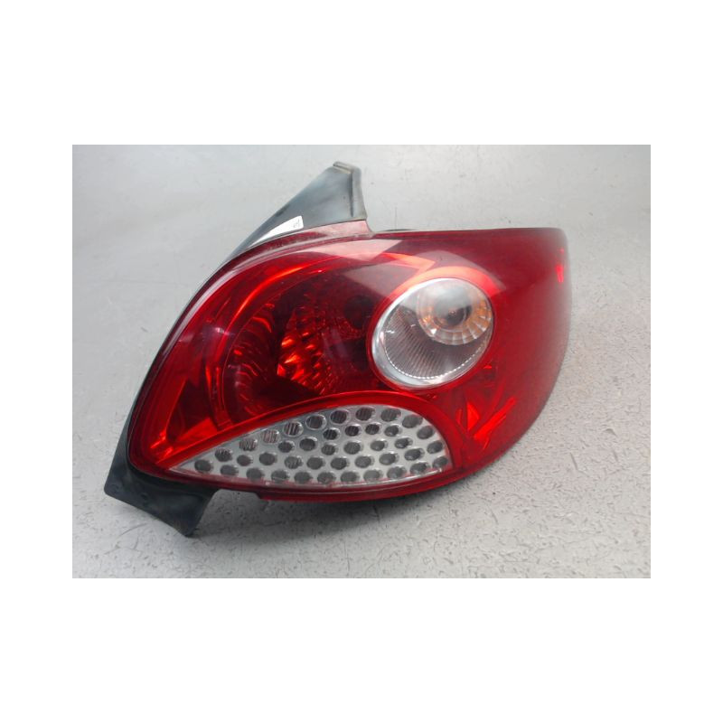 FEU ARRIERE DROIT PEUGEOT 206