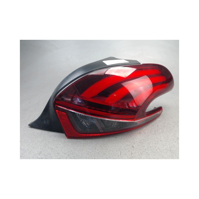 FEU ARRIERE DROIT PEUGEOT 208