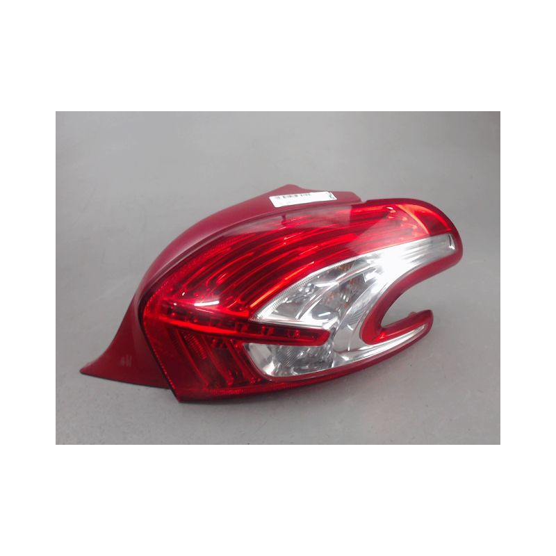 FEU ARRIERE DROIT PEUGEOT 208