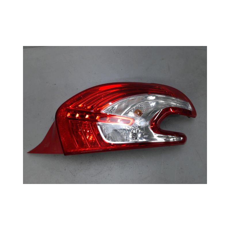 FEU ARRIERE DROIT PEUGEOT 208