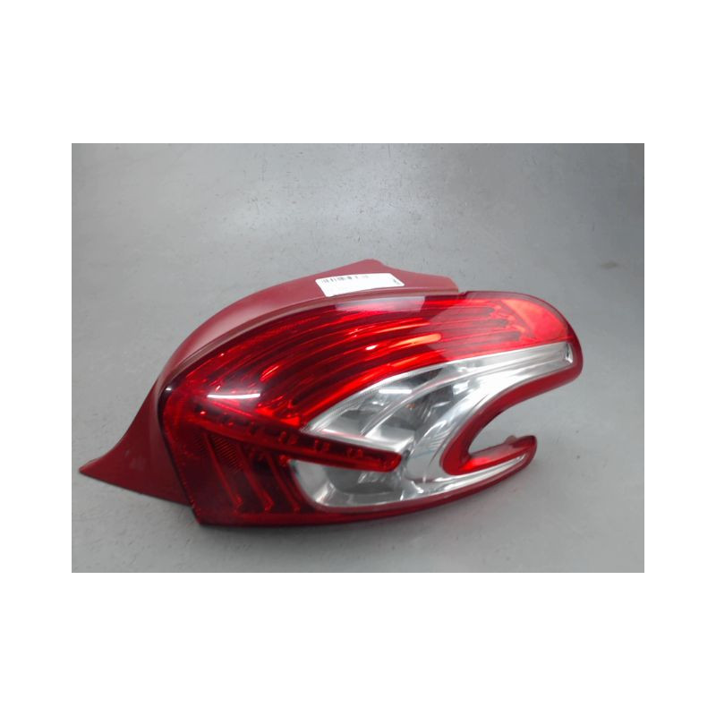 FEU ARRIERE DROIT PEUGEOT 208