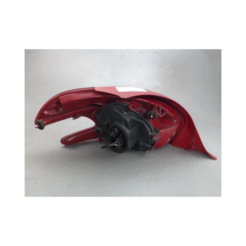 FEU ARRIERE DROIT PEUGEOT 208