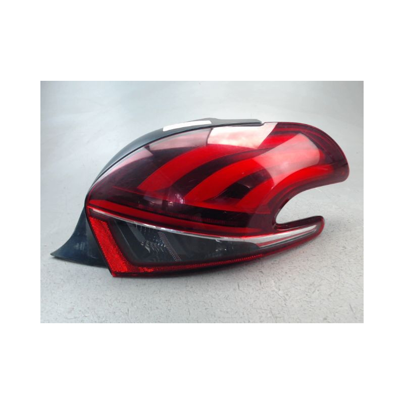 FEU ARRIERE DROIT PEUGEOT 208