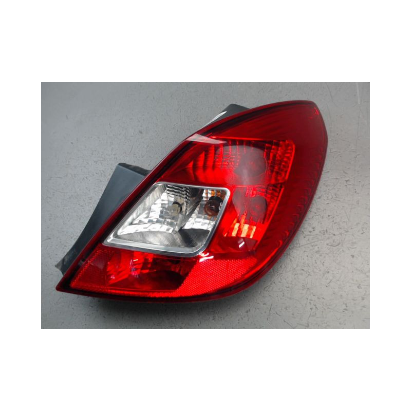 FEU ARRIERE DROIT OPEL CORSA