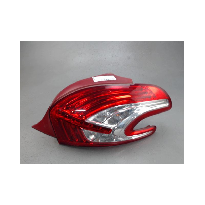 FEU ARRIERE DROIT PEUGEOT 208