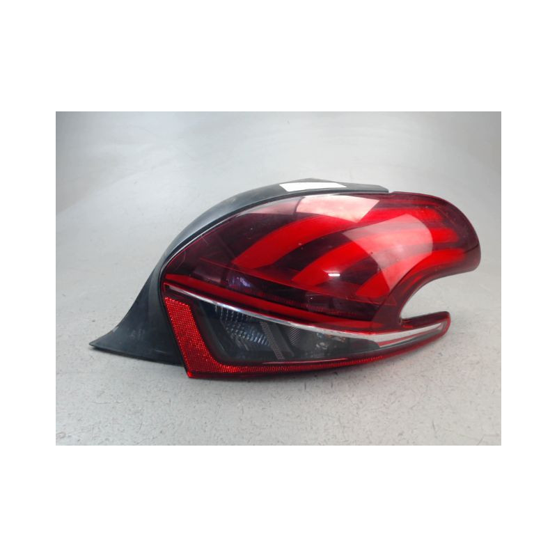 FEU ARRIERE DROIT PEUGEOT 208
