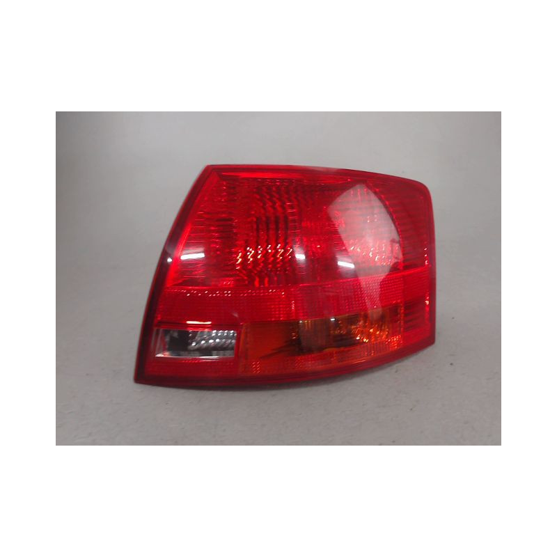 FEU ARRIERE DROIT AUDI A4