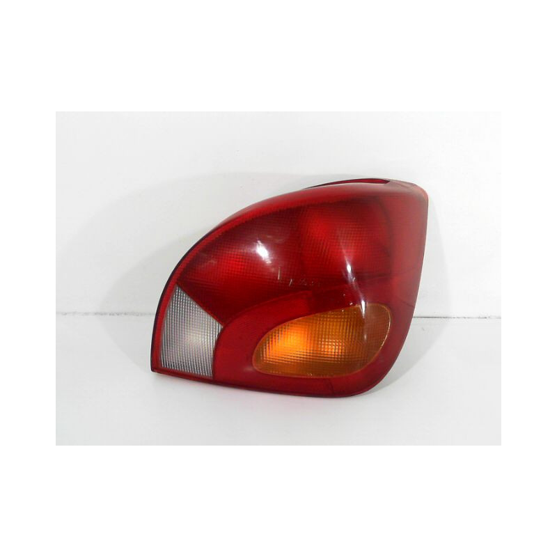 FEU ARRIERE DROIT FORD FIESTA 95-9.99