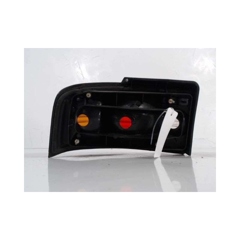 FEU ARRIERE DROIT MAZDA 323 91-96