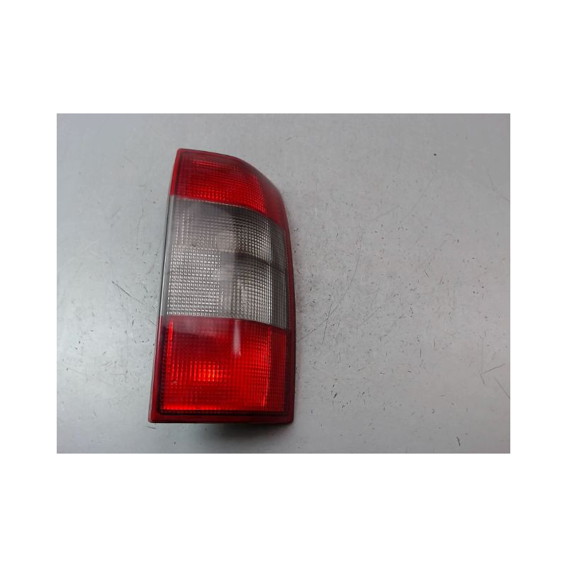 FEU ARRIERE DROIT OPEL OMEGA BREAK 94-99