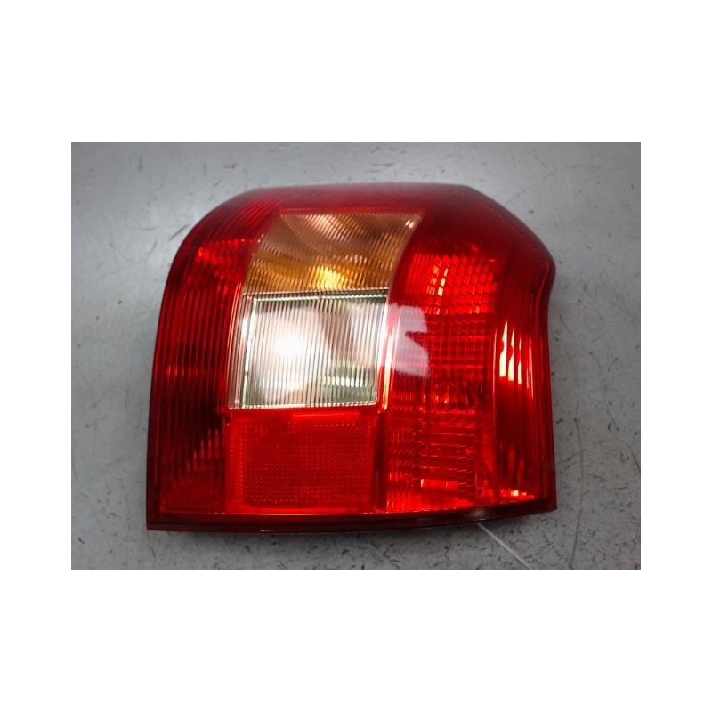 FEU ARRIERE DROIT TOYOTA COROLLA 2002-