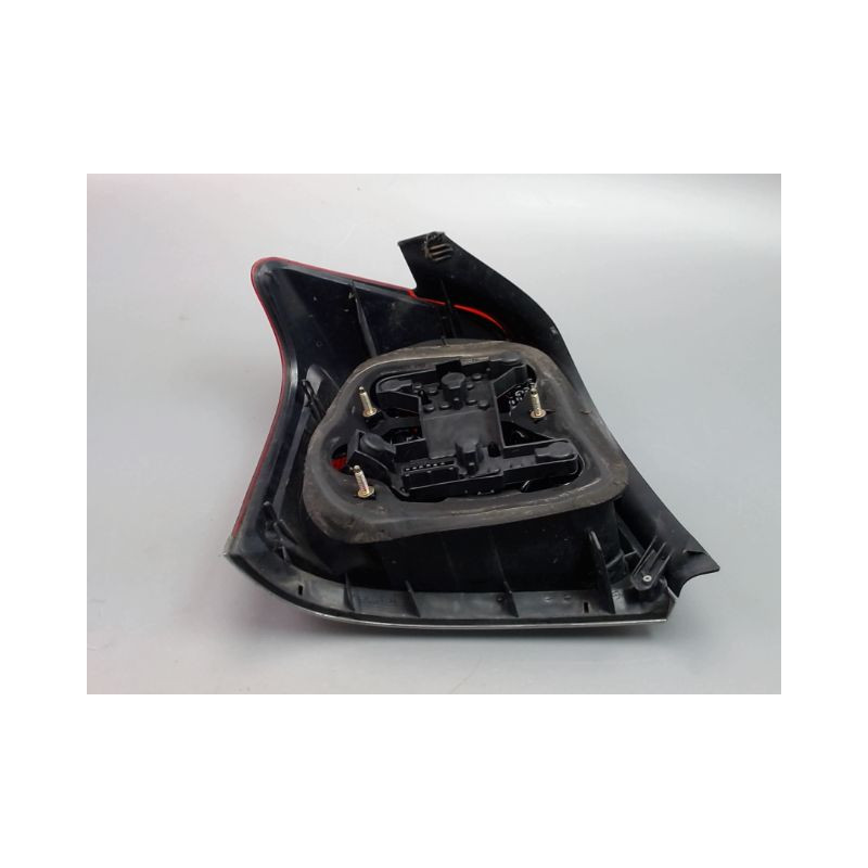 FEU ARRIERE DROIT TOYOTA AVENSIS 2005-