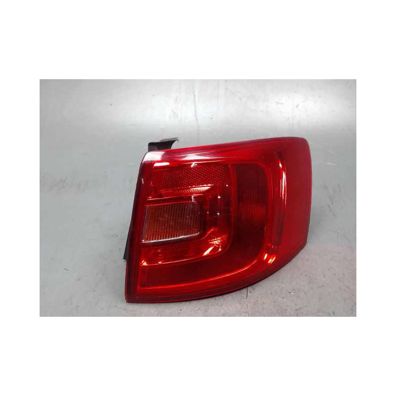 FEU ARRIERE DROIT VOLKSWAGEN JETTA 4