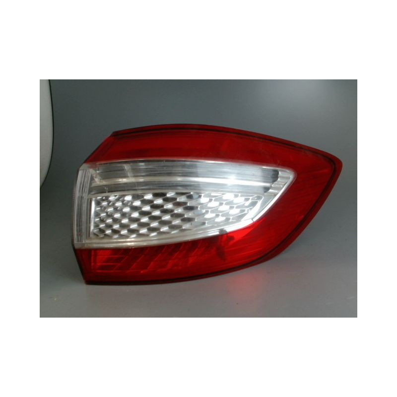 FEU ARRIERE DROIT FORD MONDEO 3 PHASE 2 BREAK 1.6 TDC