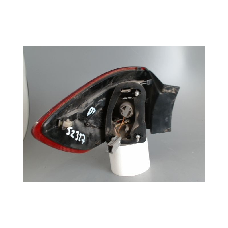 FEU ARRIERE DROIT FORD MONDEO 3 PHASE 2 BREAK 1.6 TDC