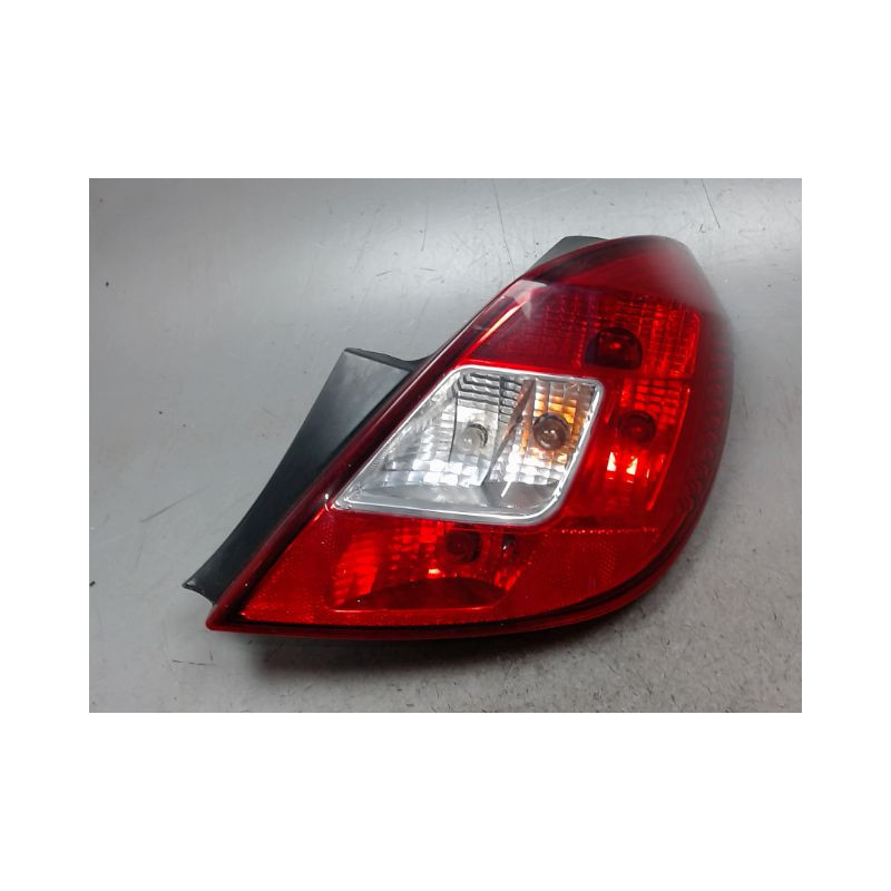 FEU ARRIERE DROIT OPEL CORSA 06-09
