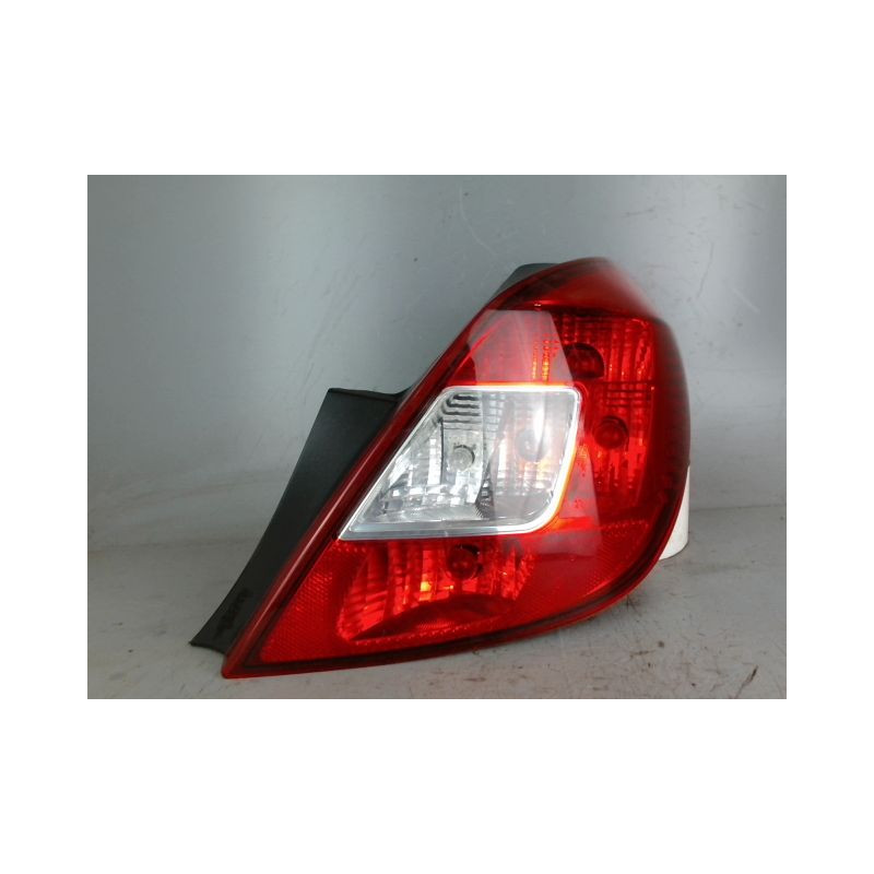 FEU ARRIERE DROIT OPEL CORSA