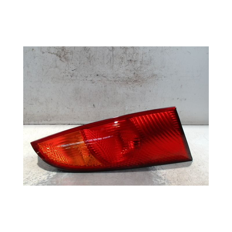 FEU ARRIERE DROIT FORD FOCUS 04-07