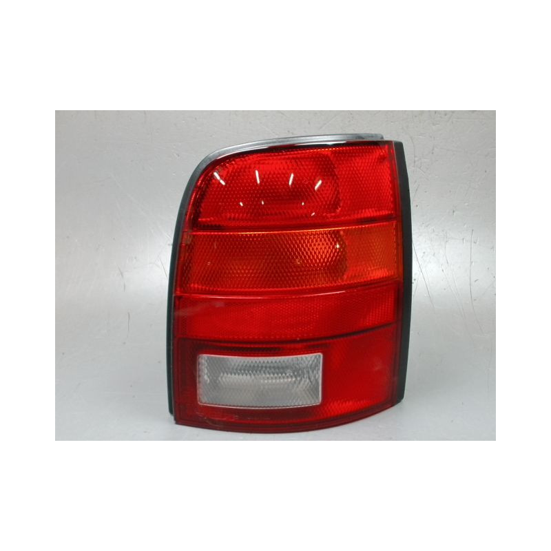 FEU ARRIERE DROIT NISSAN MICRA 92-96