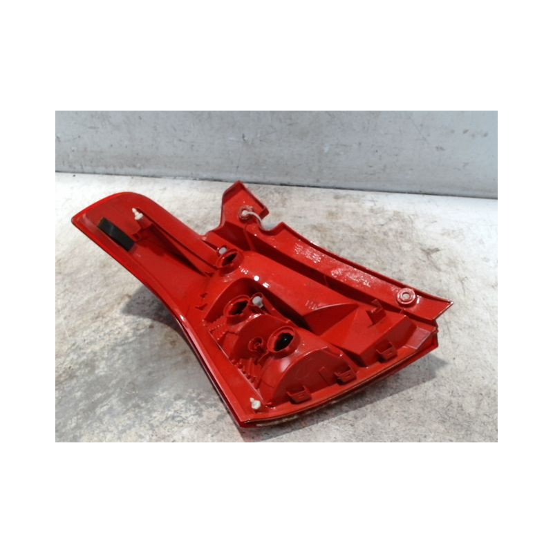 FEU ARRIERE DROIT SUZUKI SWIFT