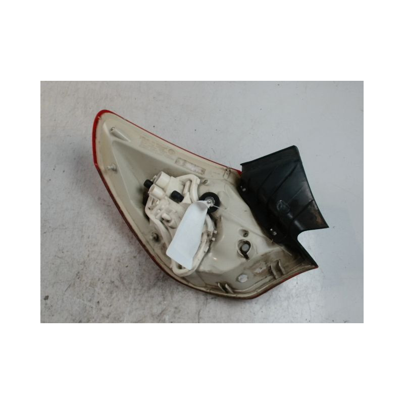 FEU ARRIERE DROIT OPEL ASTRA 2004-