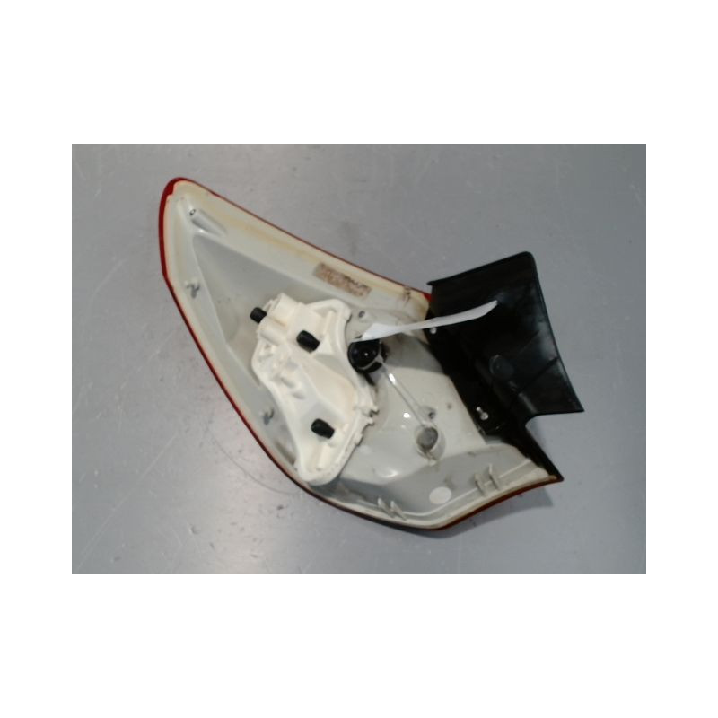 FEU ARRIERE DROIT OPEL ASTRA 2004-