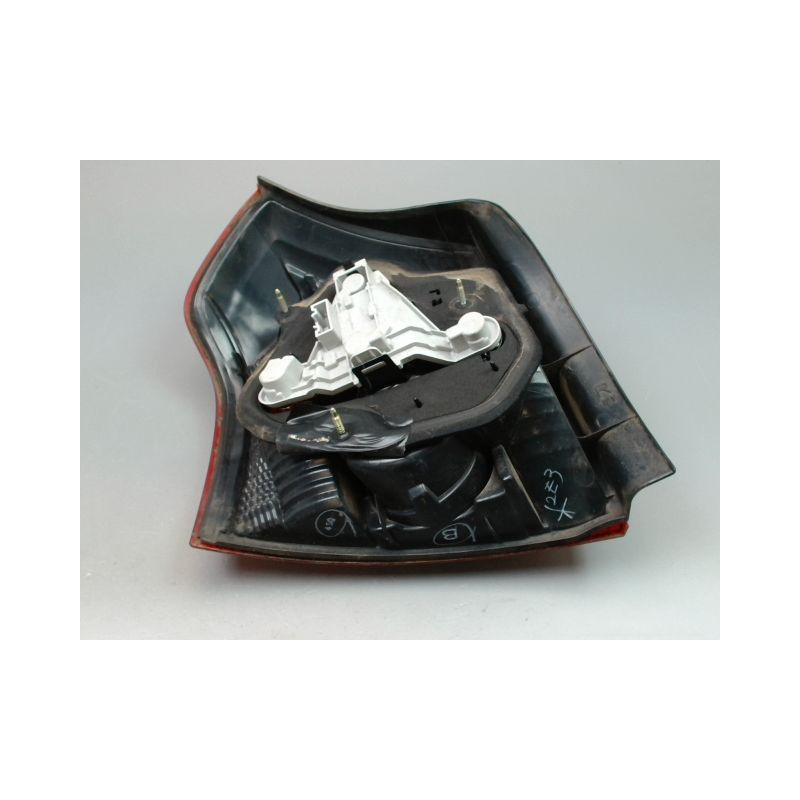 FEU ARRIERE DROIT TOYOTA COROLLA X PHASE 1 2002-2004