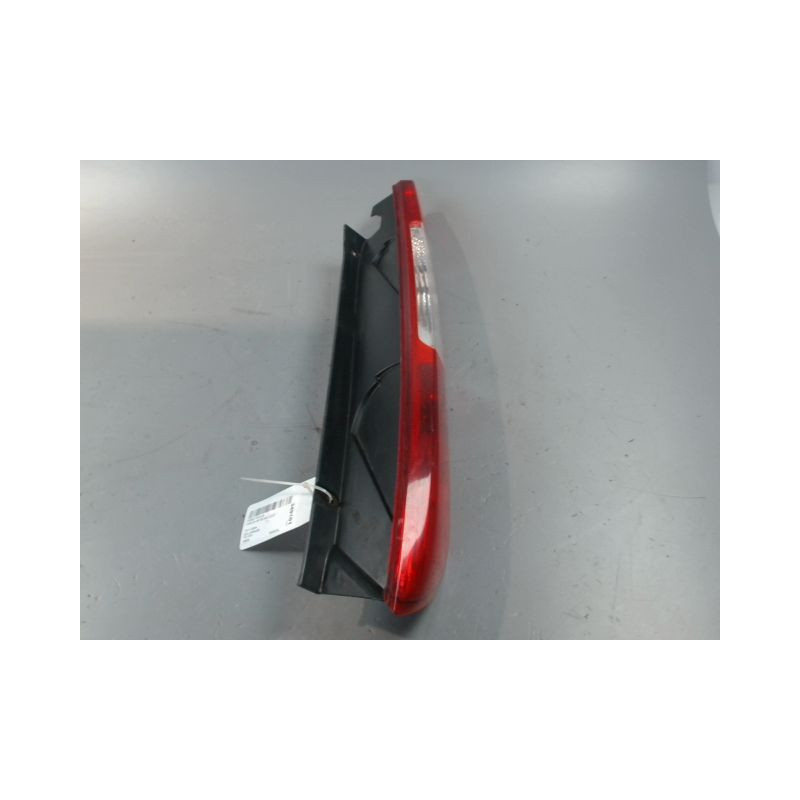 FEU ARRIERE DROIT FORD FOCUS 04-07