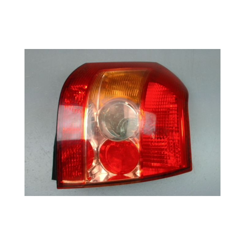 FEU ARRIERE DROIT TOYOTA COROLLA 2004-