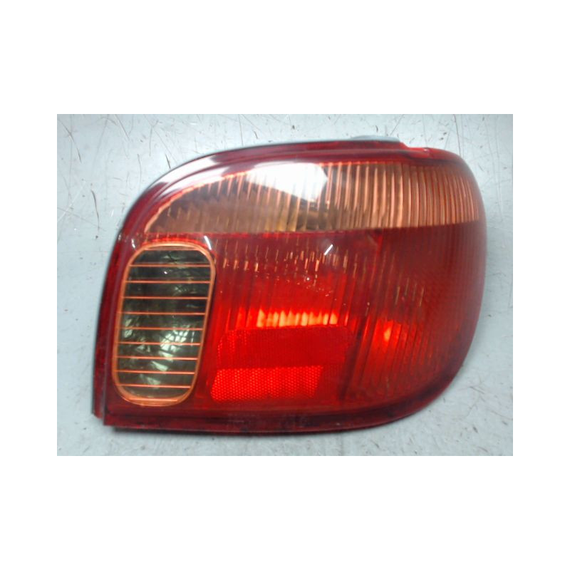 FEU ARRIERE DROIT TOYOTA YARIS 2003-
