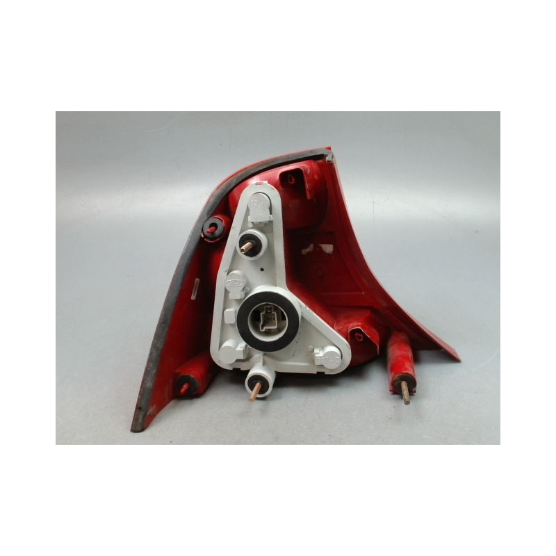 FEU ARRIERE DROIT FORD FOCUS BERL. I 1998-2004