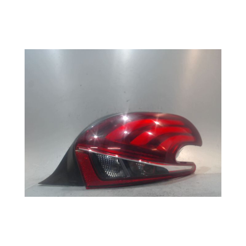 FEU ARRIERE DROIT PEUGEOT 208