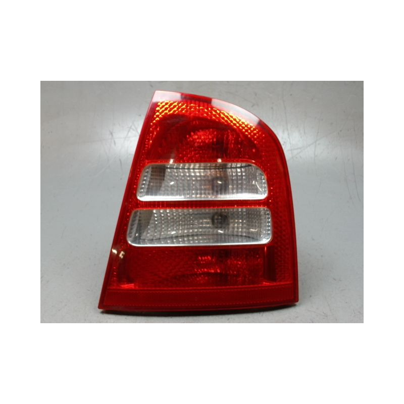 FEU ARRIERE DROIT SKODA OCTAVIA 2000-