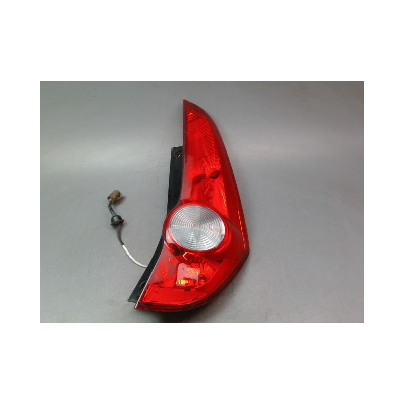 FEU ARRIERE DROIT OPEL AGILA