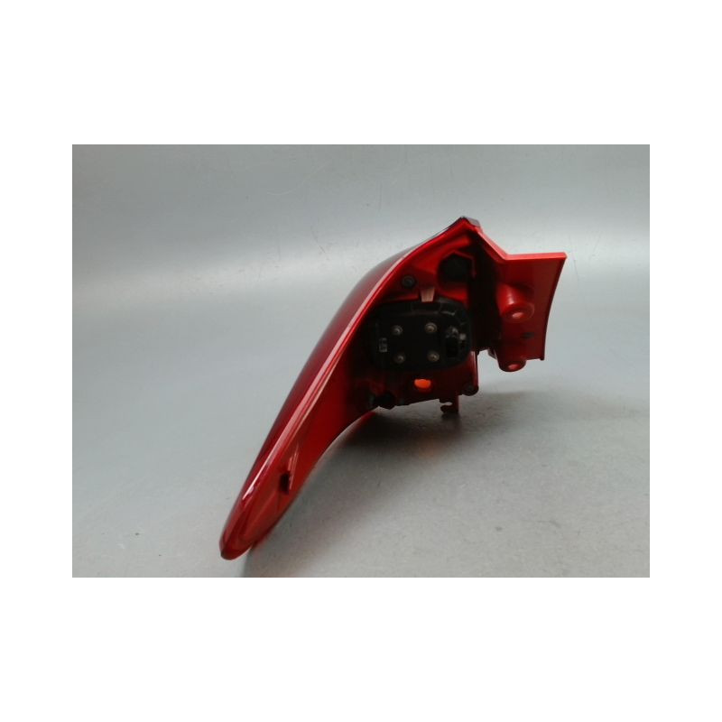 FEU ARRIERE DROIT TOYOTA AURIS 2010-