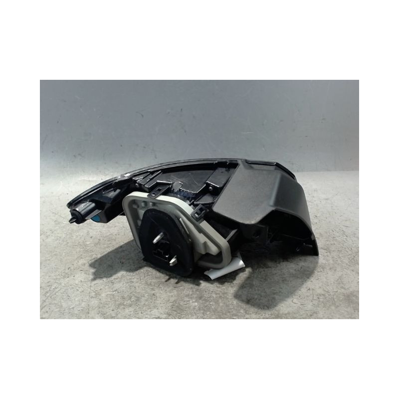 FEU ARRIERE DROIT PEUGEOT 208