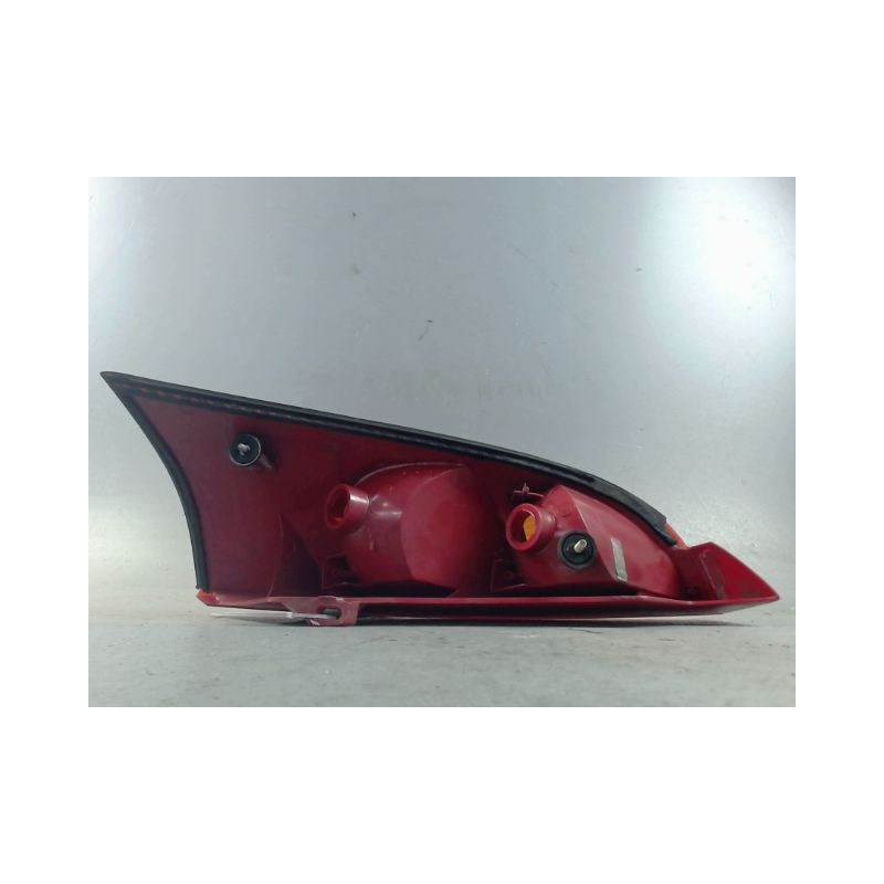 FEU ARRIERE DROIT FORD FOCUS 98-04