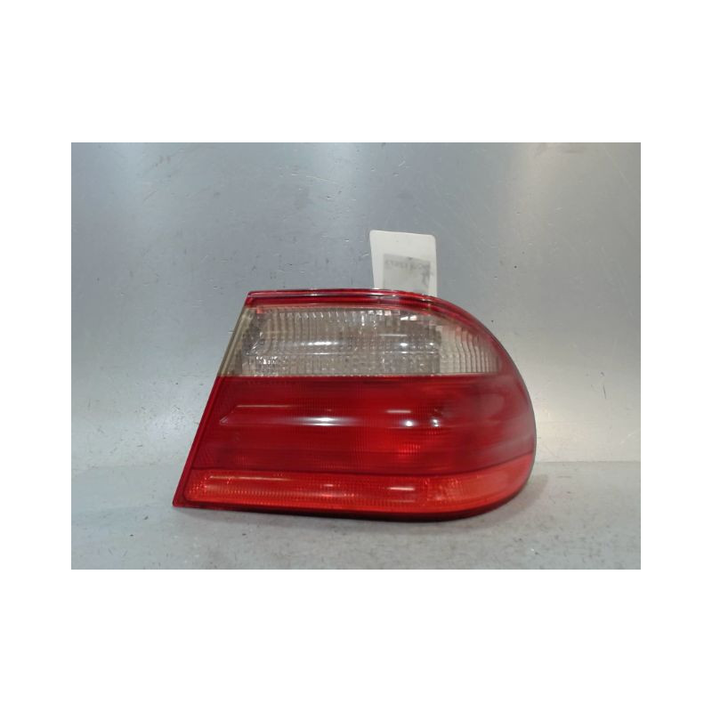 FEU ARRIERE DROIT MERCEDES E320