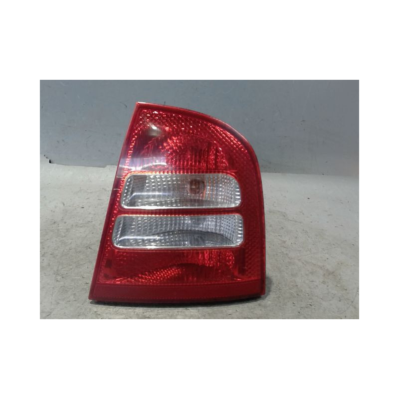 FEU ARRIERE DROIT SKODA OCTAVIA 2000-