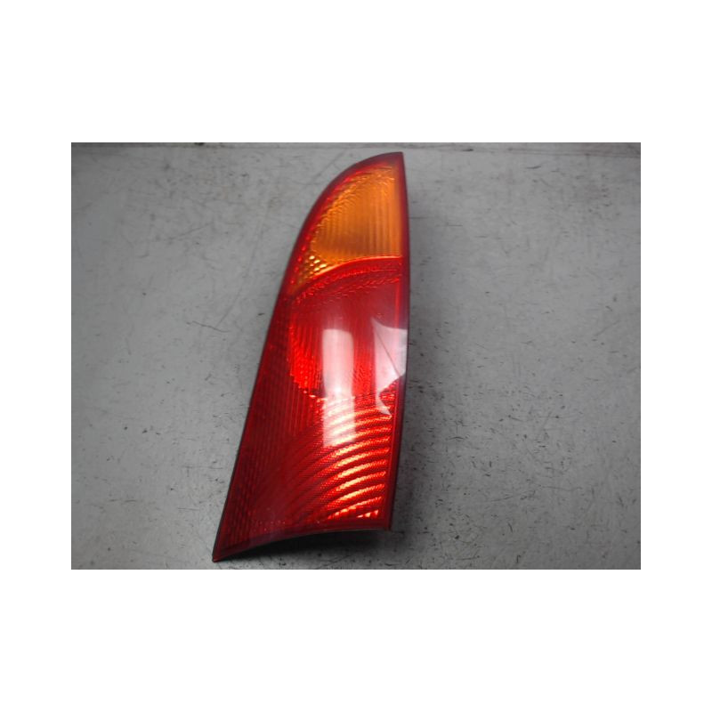 FEU ARRIERE DROIT FORD FOCUS 98-04