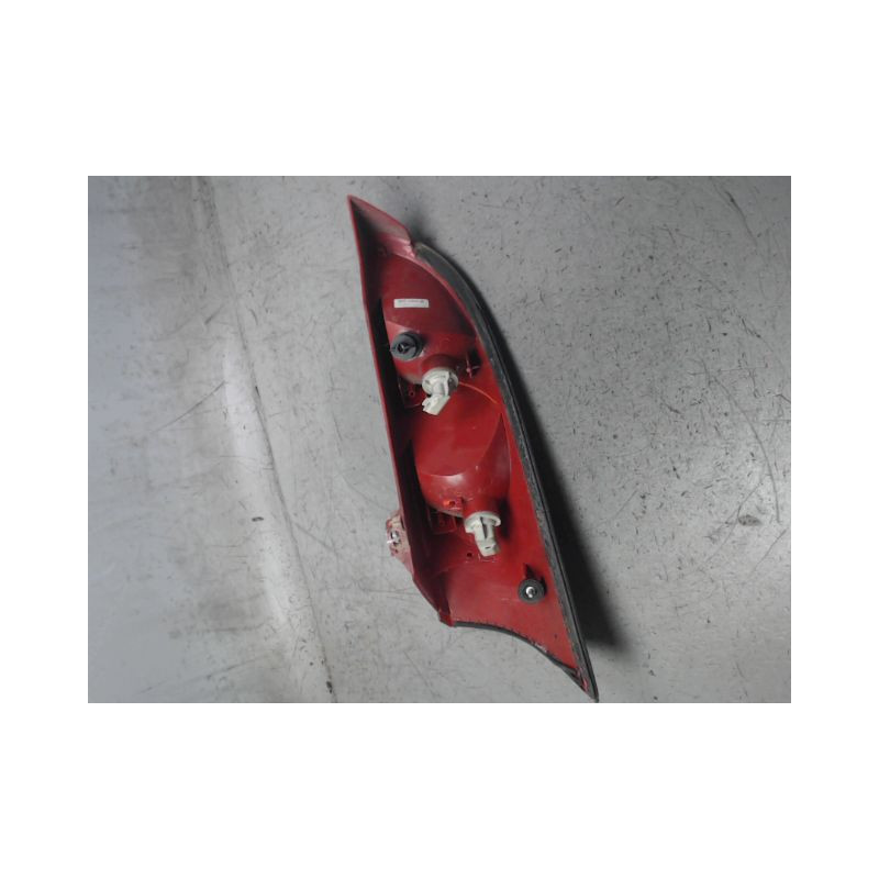 FEU ARRIERE DROIT FORD FOCUS 98-04